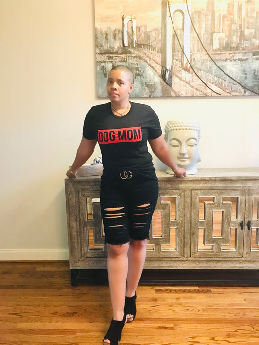 DOG MOM Graphic Tee