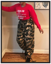 Load image into Gallery viewer, #MOMMY Graphic Crop Sweatshirt
